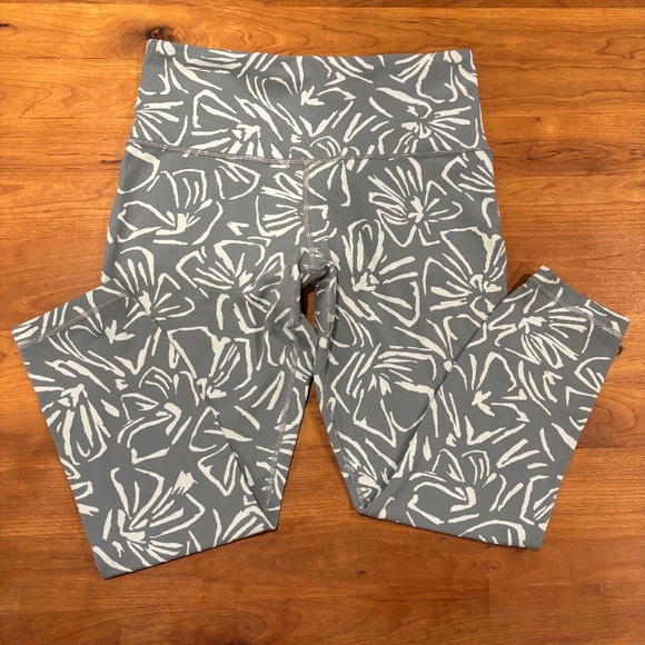 Athleta Green Flower Leggings - Picture 3 of 4